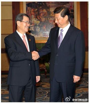10月6日，习近平在巴厘岛会晤萧万长。两人见面互称“先生”。